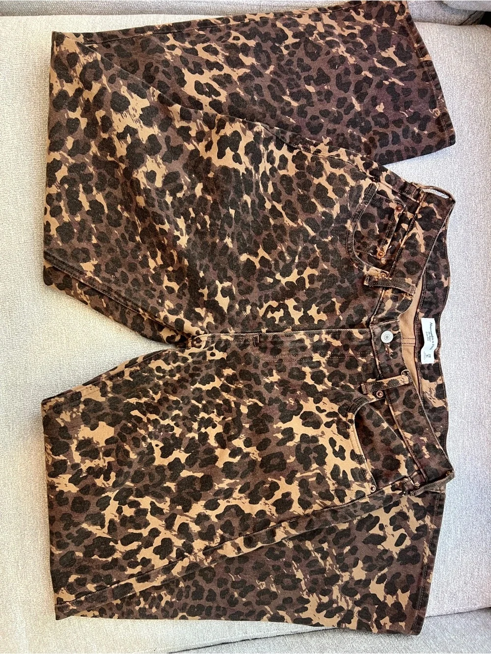 Abercrombie & Fitch Leopard Print Low Rise Baggy Jeans - Picture 9 of 9